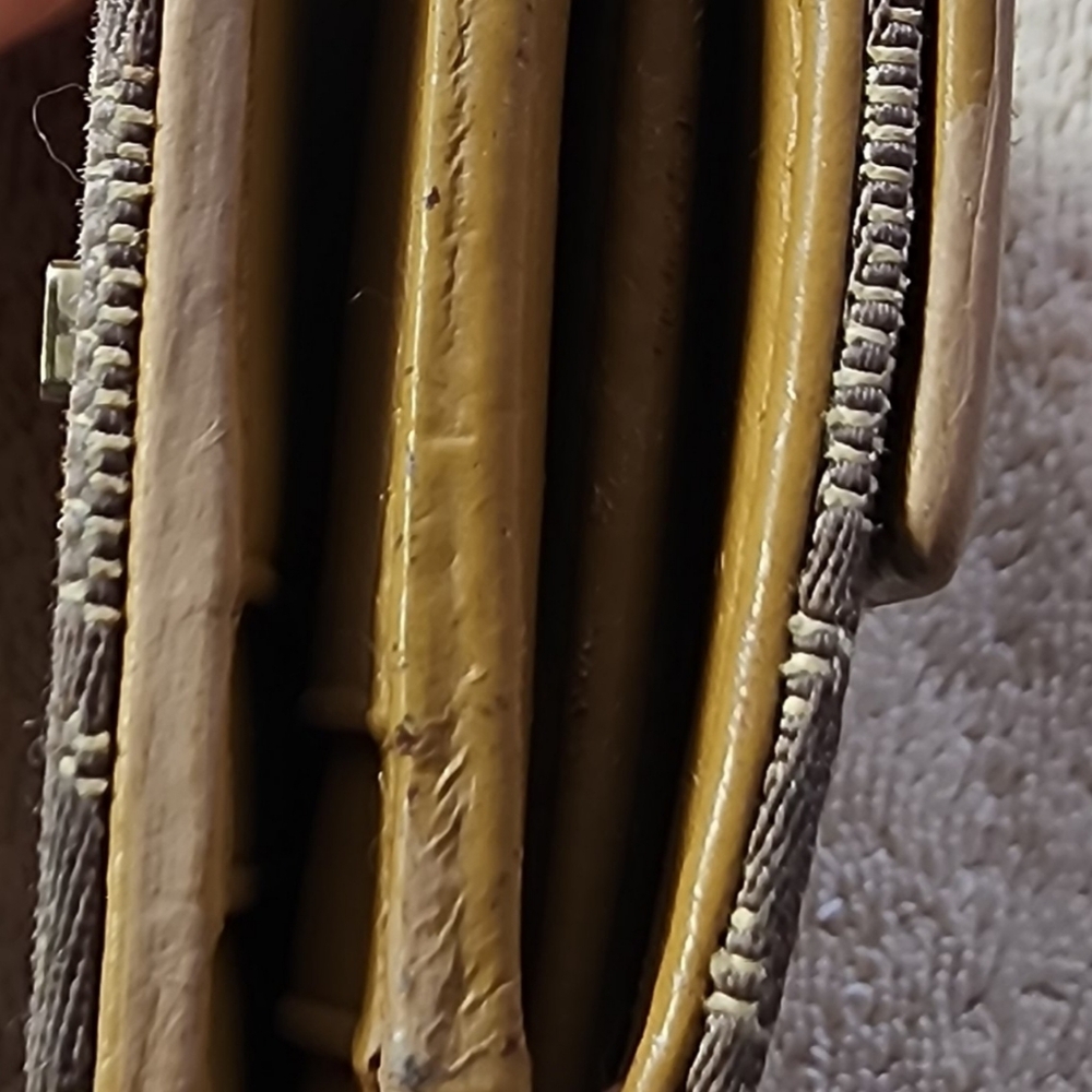 Gucci Vintage GG Monogram piston lock compact Tan Wallet GUC - Picture 9 of 15